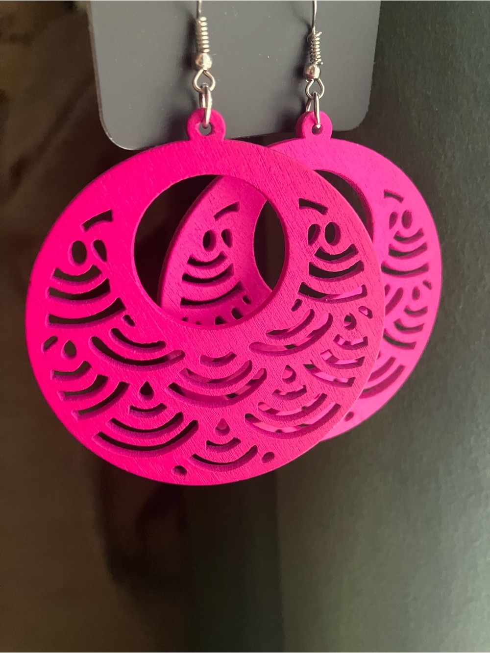 Bright pink painted wood earrings 🌺